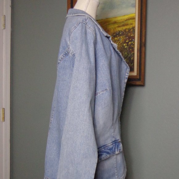 Jean Jacket with Beautiful Flower Beading Design - Picture 4 of 16